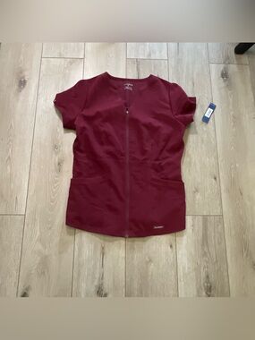 Jaanuu Princess Zip-Front Scrub Top – Burgundy Wine – Women’s Small – EUC